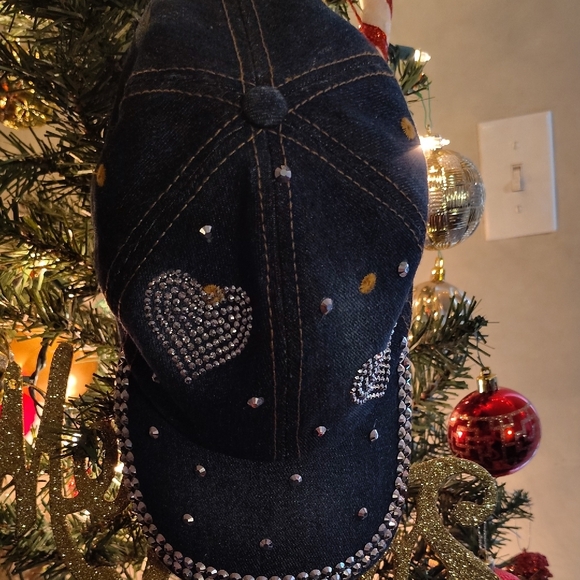 Stylish Blue Heart-Embellished Cap - Picture 14 of 16